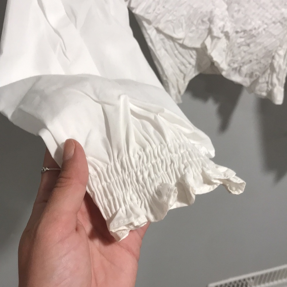 The cutest white rushed cropped blouse XS - Picture 3 of 7